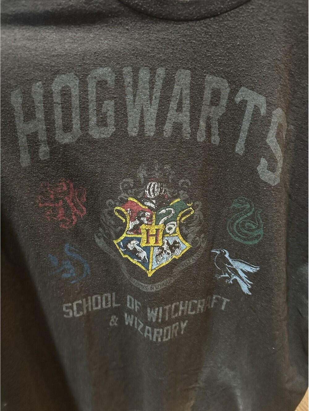 Harry Potter Hogwarts Crest Shirt Mens XL Black Graphic Tee Wizard School